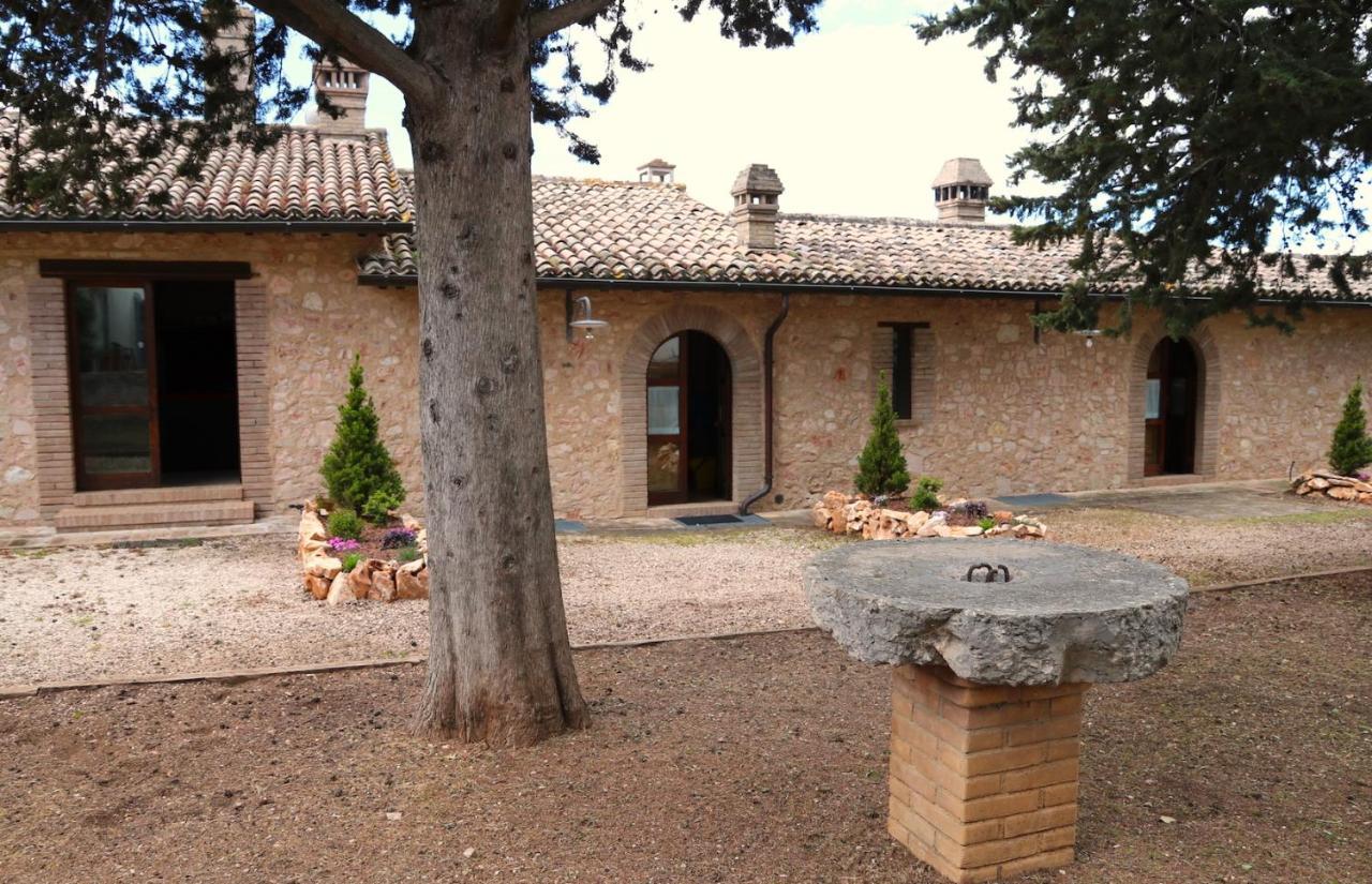 Corte Fratini Appartamenti Треви Экстерьер фото