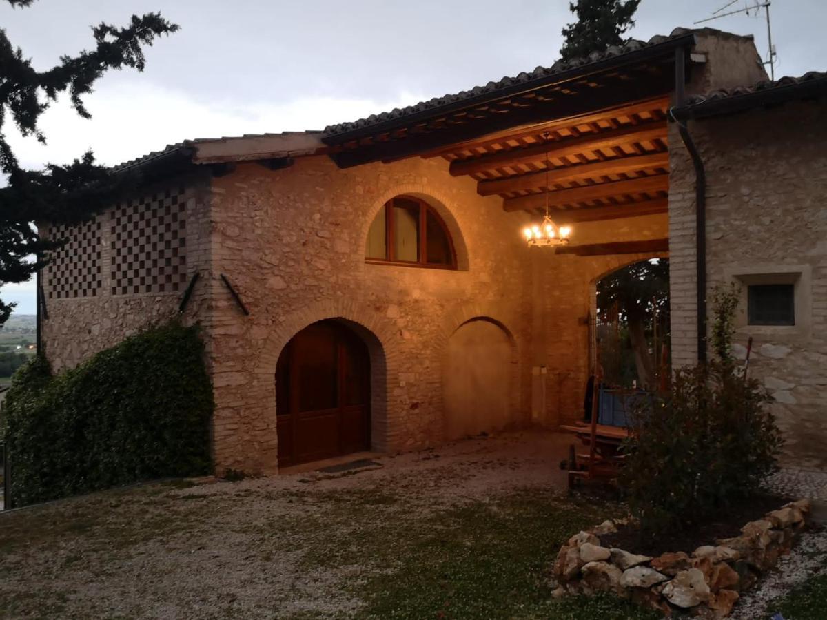 Corte Fratini Appartamenti Треви Экстерьер фото