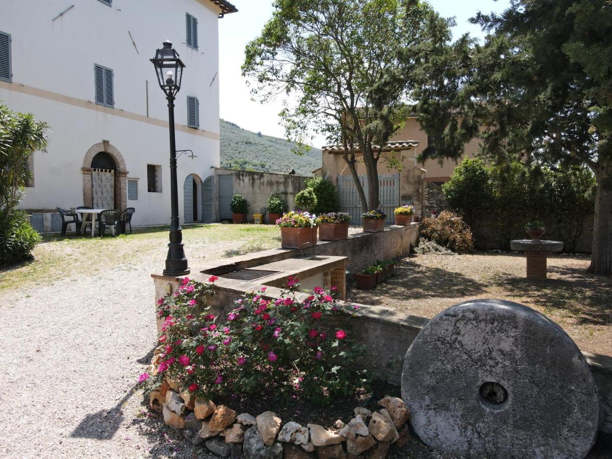 Corte Fratini Appartamenti Треви Экстерьер фото